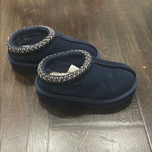 UGG Toddler Blue Cozy Slippers with Plush Fabric and Decorative Collar